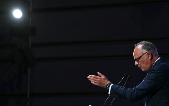 Edouard Philippe: Candidatura la Președinție și Controversele Deturnării de Fonduri