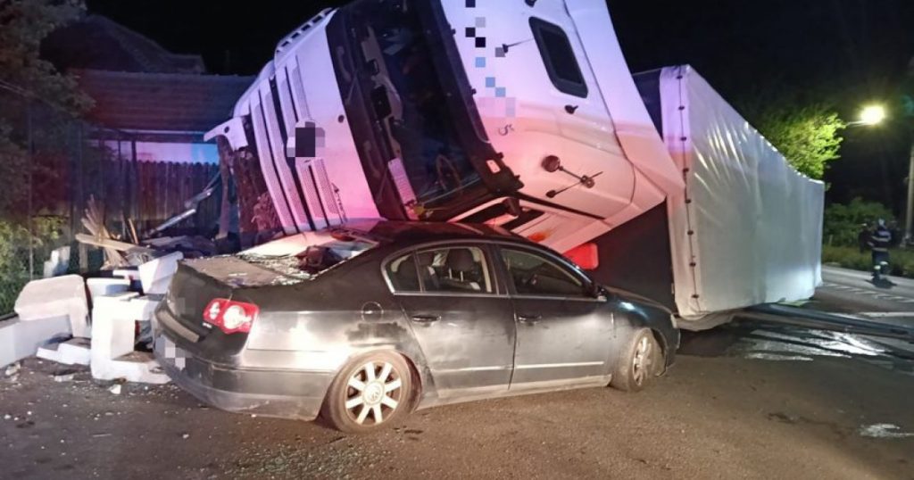 Accidentul de pe DN 7: Impactul unui TIR răsturnat și implicațiile pentru siguranța rutieră