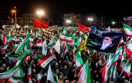 Strategia de schimbare a conducerii în Iran: O analiză a planurilor SUA și Israelului în contextul războiului din Orient