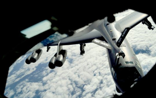 Prelungirea prezenței avioanelor militare americane în Bulgaria: O analiză a implicațiilor geopolitice și strategice