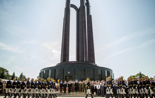 Comemorarea Eroilor Români: Ceremonii și Semnificații ale Zilei Eroilor din 2026