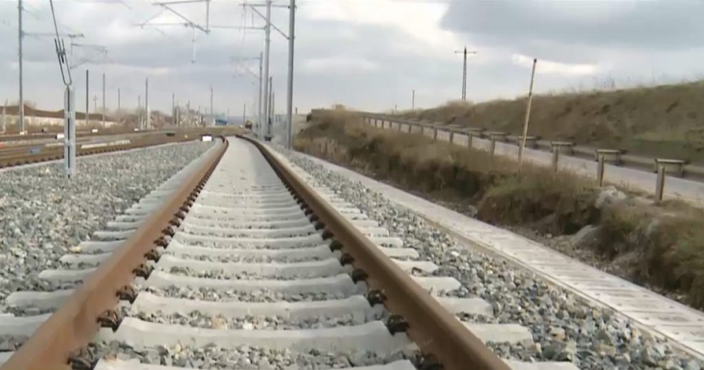 Incendiu la locomotiva unui tren pe ruta Râmnicu Vâlcea–Sibiu: Analiză detaliată a incidentului și implicațiile sale