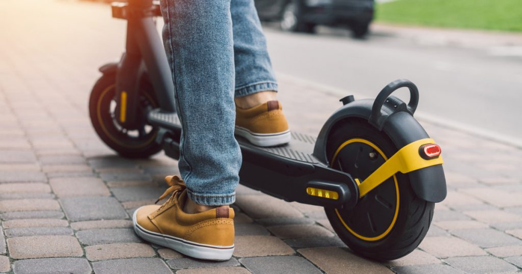 Trotinetele electrice și riscurile circulației în oraș: un pericol pentru adolescenți și comunitate