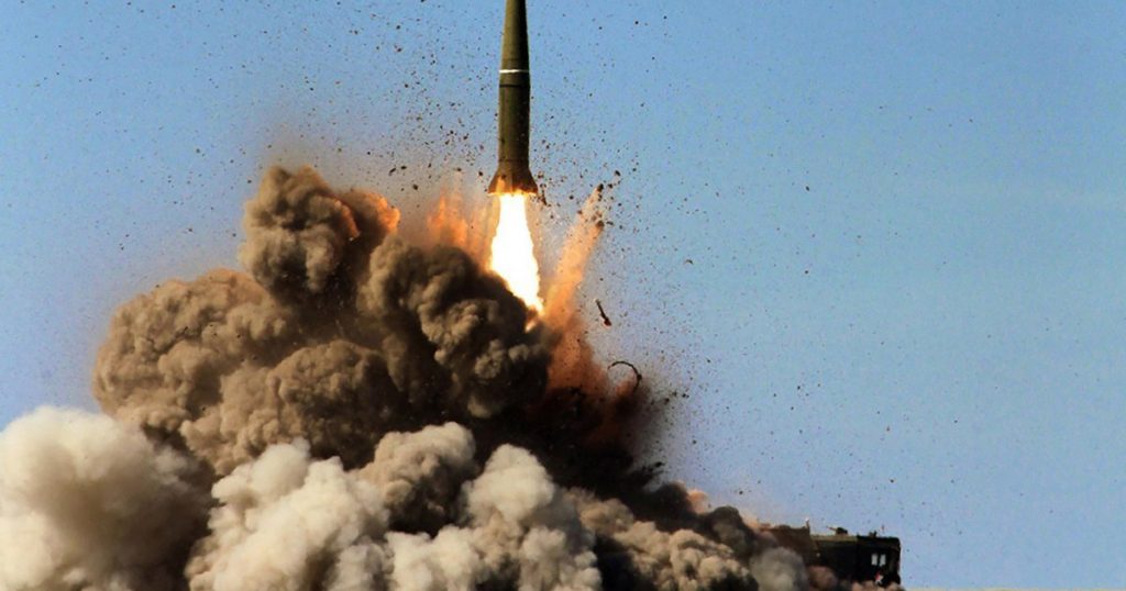 Escaladarea tensiunilor: Rusia trimite muniții nucleare în Belarus în cadrul unui exercițiu militar major