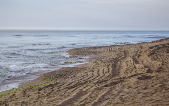 Descoperirea surprinzătoare de pe plaja Eforie Nord: Ce implicații are găsirea resturilor unei drone pe litoralul românesc?