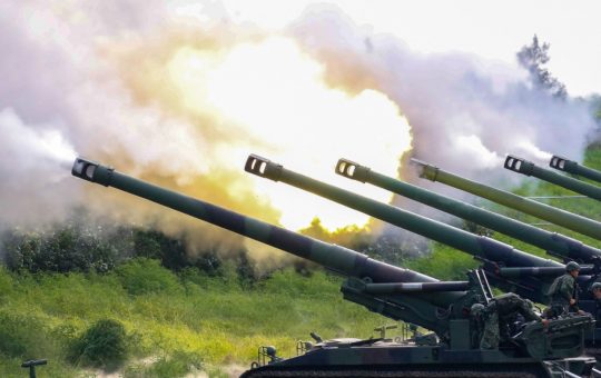 Suspendarea Vânzărilor de Arme către Taiwan: O Decizie Strategică cu Impact Global