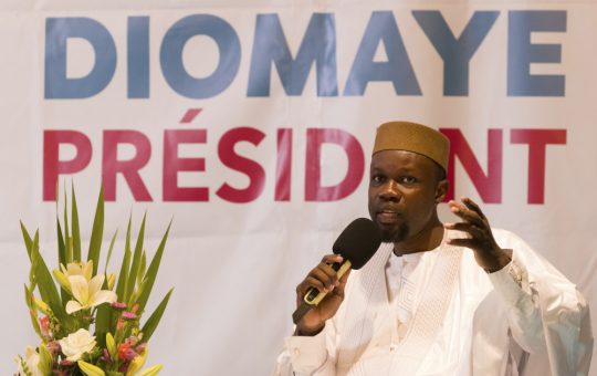 Ousmane Sonko și Controversa asupra Drepturilor LGBTQ+: O Privire Asupra Legii din Senegal și Implicațiile Sale Globale