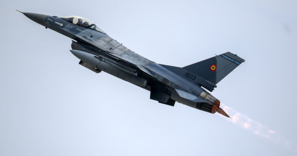 Decorarea pilotului român de F-16 după doborârea unei drone în Estonia: O privire amplă asupra misiunii și implicațiilor strategice