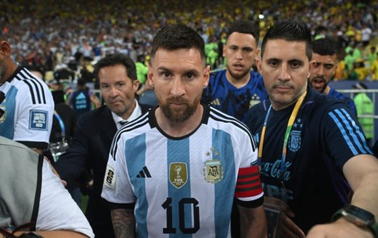Lionel Messi: De la Magicianul Fotbalului la Miliardar - O Analiză Detaliată a Carieriei și Impactului Său
