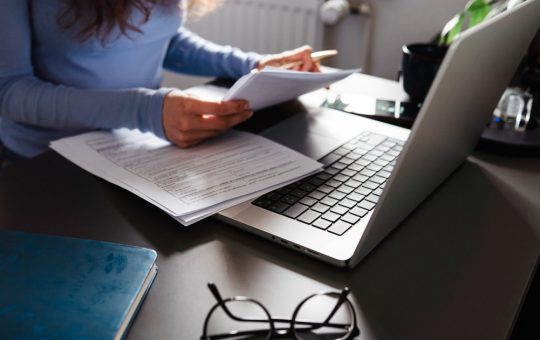 Verificarea Vechimii în Muncă: Ghid Complet pentru Cetățenii Români
