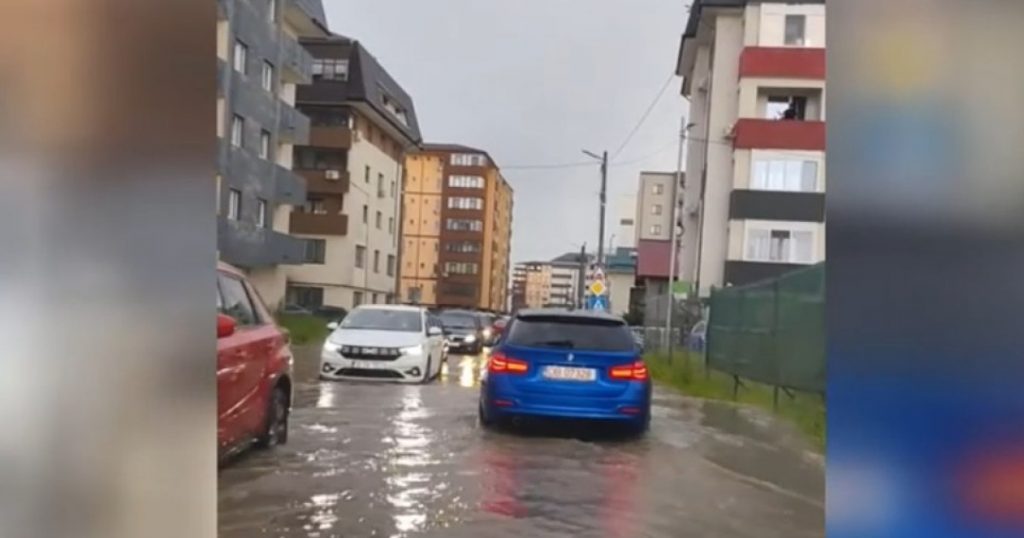 Vreme Extremă în România: Impactul Ploilor Torențiale și Vântului Puternic asupra Comunităților
