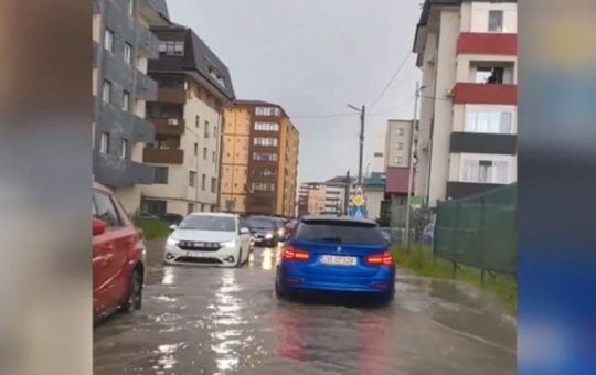Vreme Extremă în România: Impactul Ploilor Torențiale și Vântului Puternic asupra Comunităților