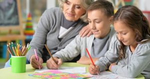 De ce 90% dintre oameni sunt dreptaci: O călătorie în evoluția preferințelor manuale