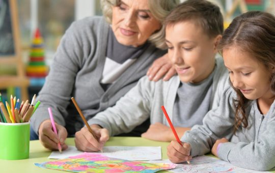 De ce 90% dintre oameni sunt dreptaci: O călătorie în evoluția preferințelor manuale