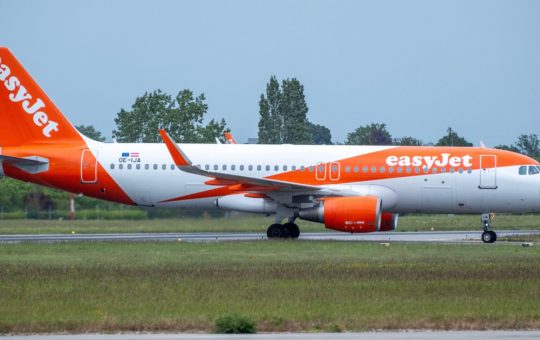Aterizarea de urgență a unui zbor EasyJet: O analiză detaliată a incidentului și implicațiilor sale