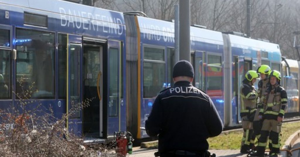 Accident grav în Dusseldorf: Impactul coliziunii tramvaielor asupra transportului urban și al comunității