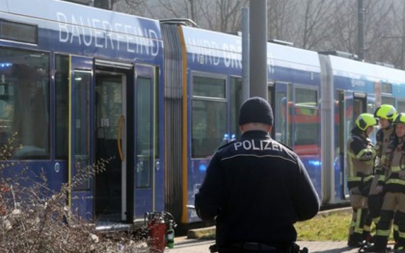 Accident grav în Dusseldorf: Impactul coliziunii tramvaielor asupra transportului urban și al comunității