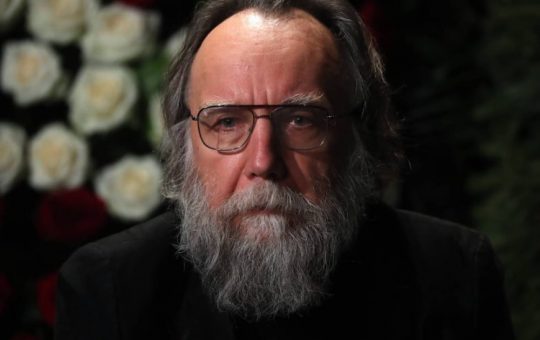 Controlul Internetului în Rusia: Propunerile Controversate ale lui Alexandr Dughin