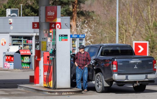 Polonia: Un Magnet pentru Șoferi în Contextul Plafonării Prețurilor la Carburanți