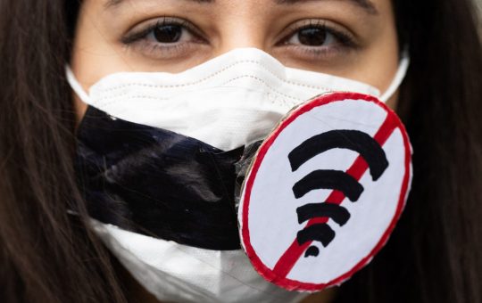 Reconectarea Iranului la Internet: O Analiză a Contextului și Implicațiilor Sociale