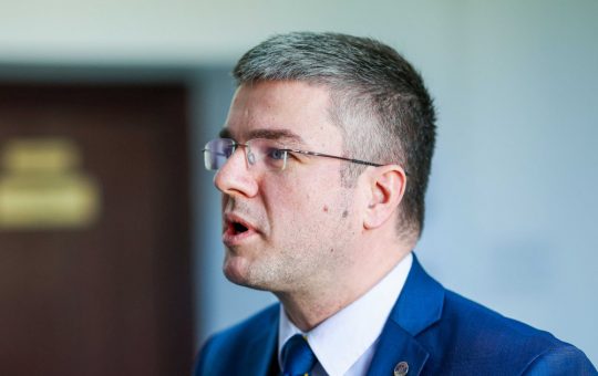 Demisia Ministrului Culturii: Reacții și Implicații în Contextul Politic Românesc
