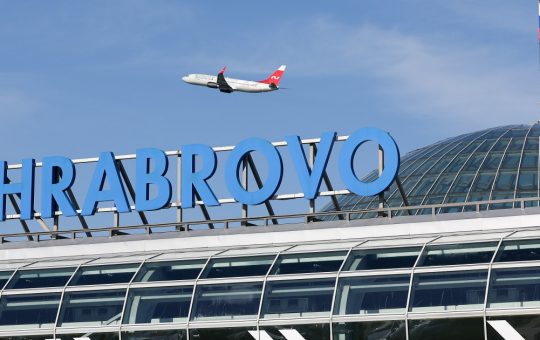 Impactul închiderii aeroportului din Kaliningrad: O analiză detaliată a contextului și implicațiilor geopolitice