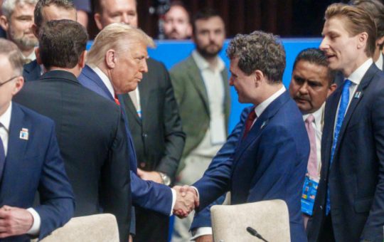 Întâlnirea simbolică dintre Nicușor Dan și Donald Trump: Perspective și implicații pentru România