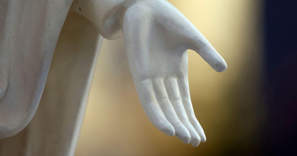 Cea mai Înaltă Statuie a Fecioarei Maria din Europa: O Simbolistică a Credinței și a Turismului în Polonia