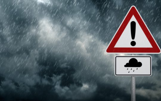 Alerte Meteorologice: Impactul Codului Galben de Furtuni și Vânt Puternic Asupra României