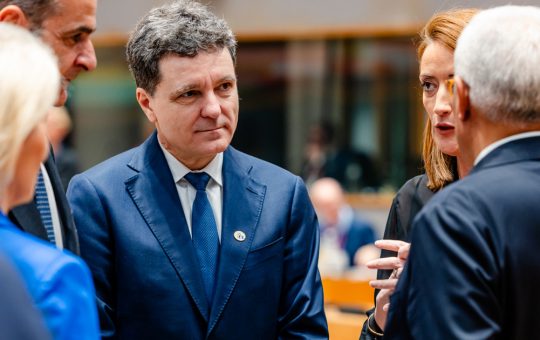 România Își Asumă Rolul de Lider în Viitorul Buget al UE: O Analiză a Declarației Comune Semnate de 16 State