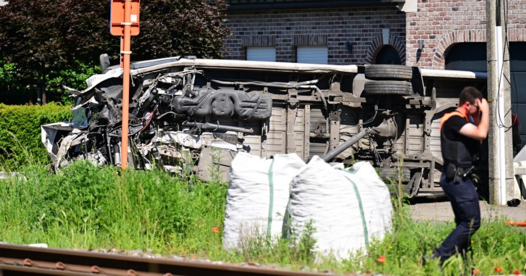 Tragedie în Belgia: Coliziune fatală între un tren regional și un microbuz școlar