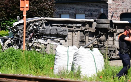 Tragedie în Belgia: Coliziune fatală între un tren regional și un microbuz școlar