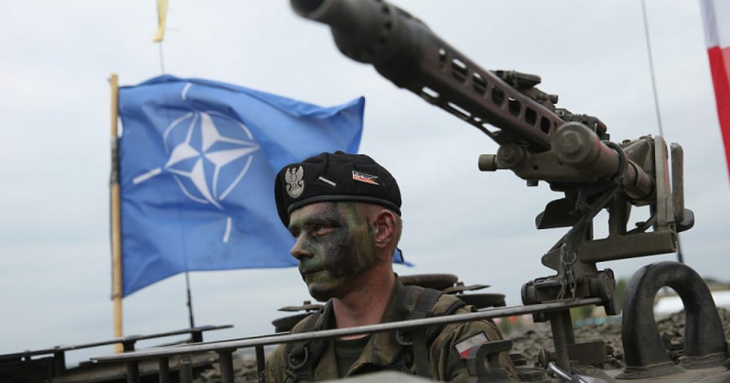 Consolidarea Apărării NATO pe Flancul Estic: O Răspuns la Provocările Rusiei