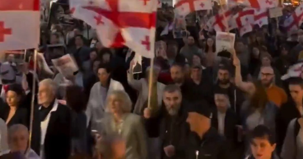 Mii de georgieni și aspirațiile europene: O manifestație de Ziua Independenței în Tbilisi
