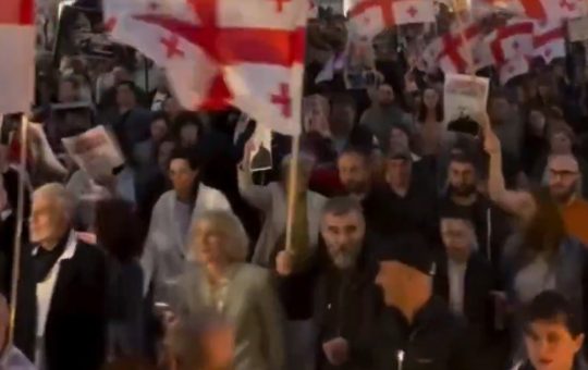 Mii de georgieni și aspirațiile europene: O manifestație de Ziua Independenței în Tbilisi