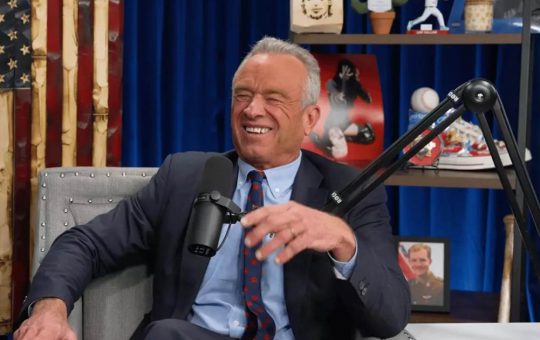 Robert Kennedy Jr. și lupta sa neobișnuită cu șerpii: un simbol al curajului sau al imprudenței?