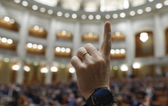 Interzicerea Vânzării Acțiunilor Companiilor de Stat: O Decizie Controversată cu Implicații Profunde pentru Viitorul Economic al României