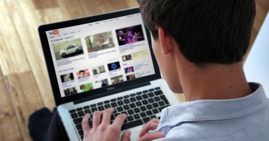 Impactul automatizării etichetării conținutului AI pe YouTube: O analiză profundă