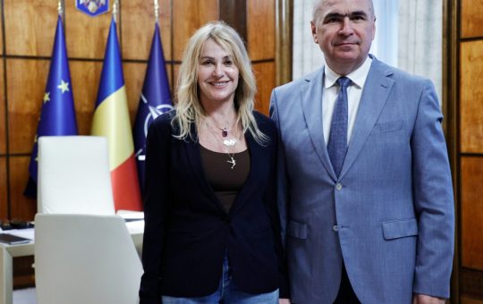 Întrevederea Premierului Ilie Bolojan cu Nadia Comăneci: O Celebră Reuniune pentru Sportul Românesc
