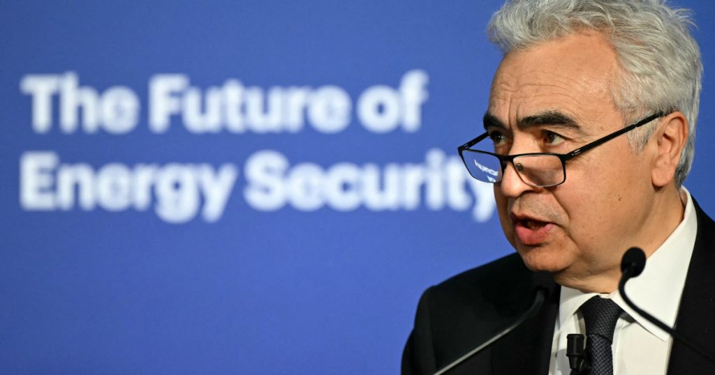Avertismentul IEA: Riscurile revenirii Europei la energia rusească în contextul crizei energetice globale