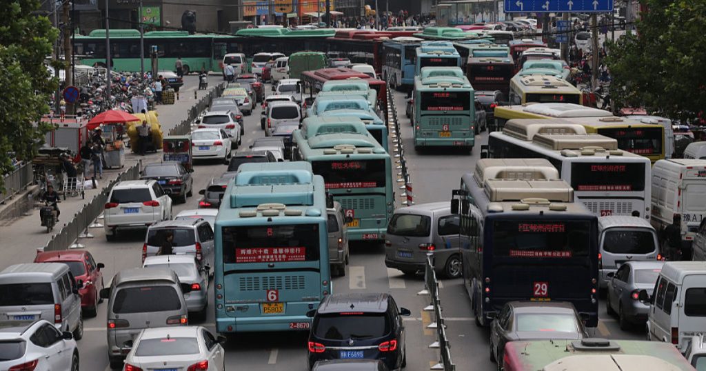 Tragedie pe Autostrăzile Chinei: 13 Vieți Pierdute Într-un Accident Devastator în Henan