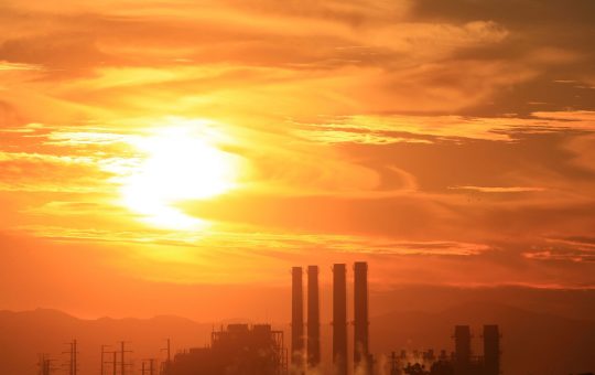 Fereastra pentru limitarea încălzirii globale la 1,5°C se închide rapid: Un raport alarmant al ONU