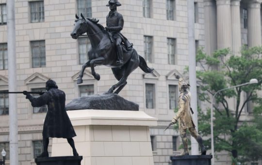 Reinstalarea Monumentului lui Caesar Rodney: O Decizie Controversată în Contextul Istoric și Social American