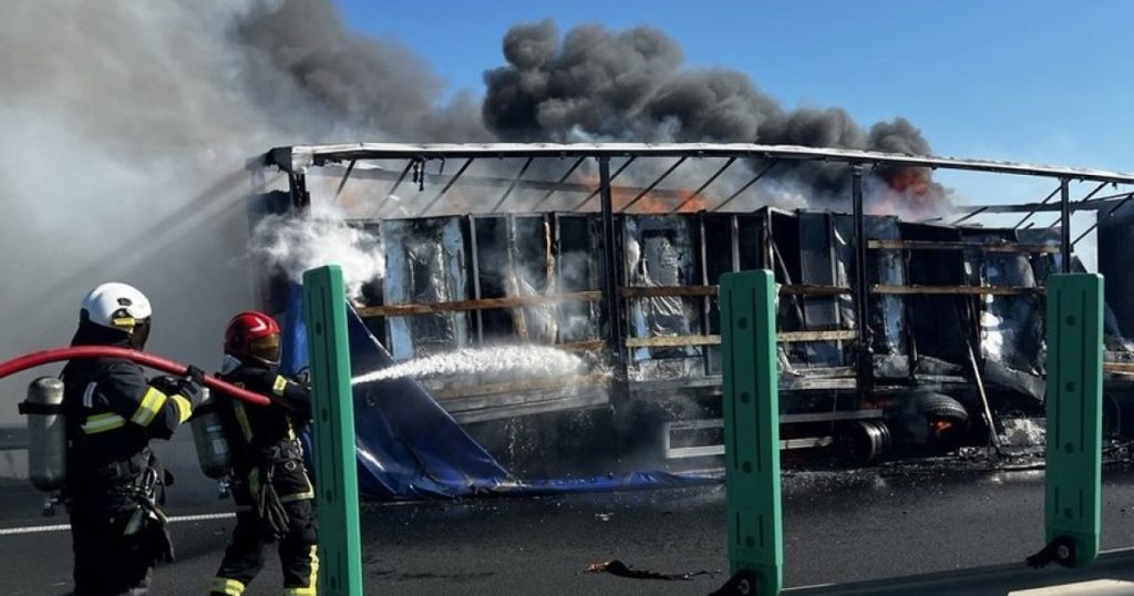 Incendiu pe Autostrada A1: Impactul și Implicațiile unui Accident Rutier Major