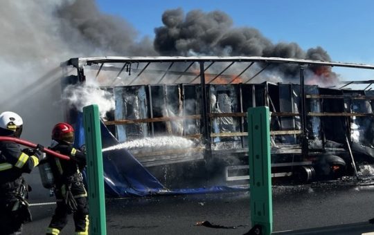 Incendiu pe Autostrada A1: Impactul și Implicațiile unui Accident Rutier Major