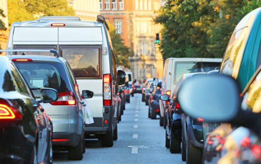 Restricții de circulație în minivacanța de Rusalii 2026: Impact și implicații asupra traficului din România