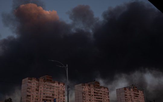 Tensiuni crescânde în Ucraina: Atacul cu rachete rusesc asupra Kievului și implicațiile sale