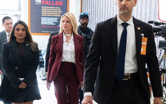 Pam Bondi și Audierea Congresului: O Privire Detaliată asupra Cazului Epstein și Implicațiile Politice