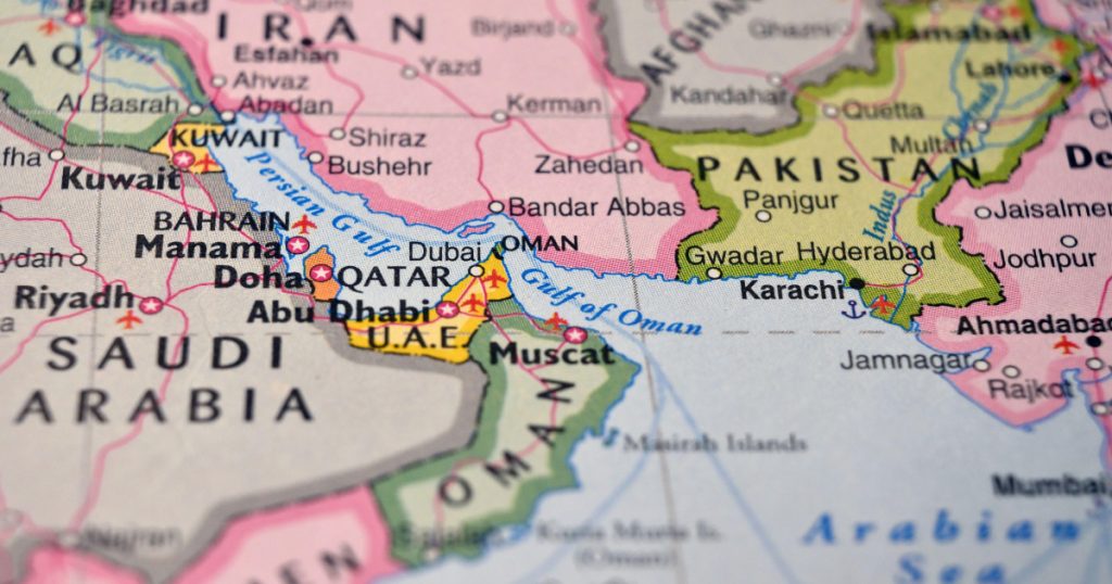 Omanul în centrul tensiunilor geopolitice: Impactul amenințărilor lui Donald Trump asupra Strâmtorii Ormuz