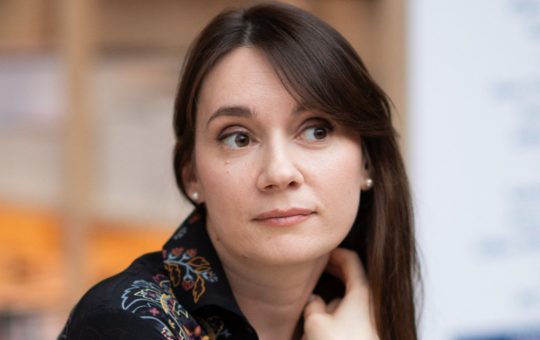Xenia Fedorova: Vocea Kremlinului în Franța și Impactul Propagandei Ruse asupra Opiniei Publice